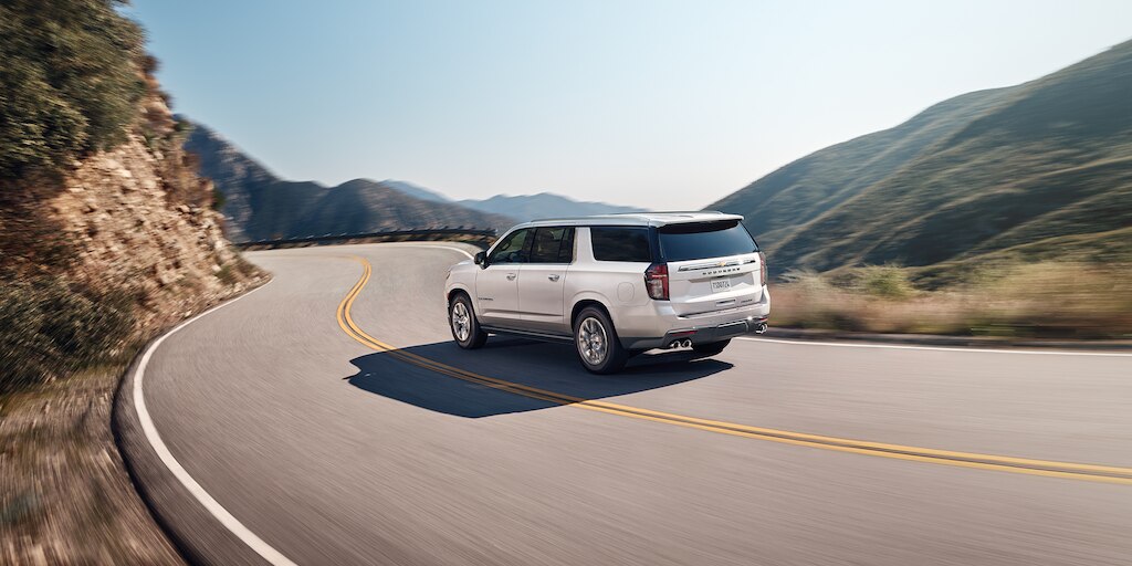 Chevrolet Suburban 2023, camioneta grande con cajuela manos libres y tracción x4