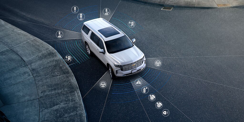 Alertas de seguridad y asistencia para Chevrolet Suburban 2023, camioneta grande