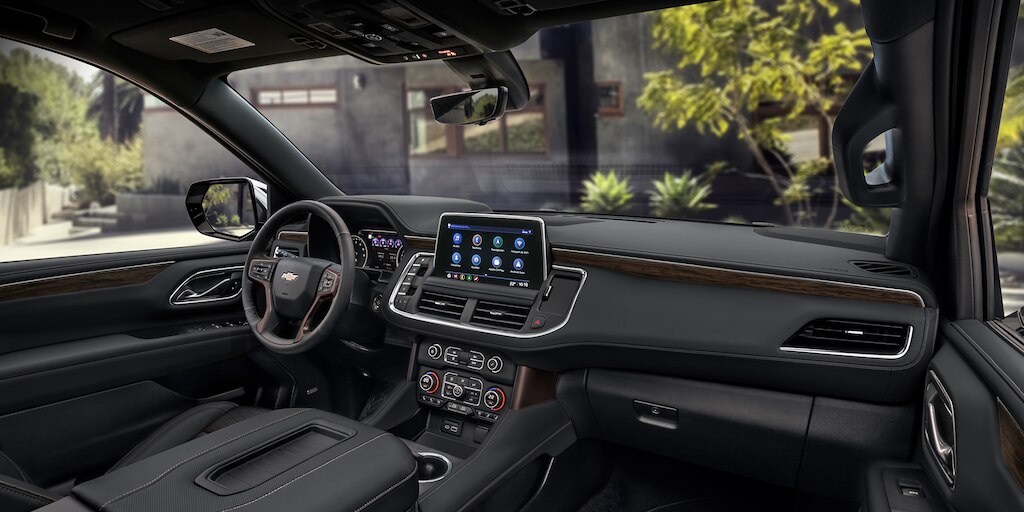 Chevrolet Suburban 2023, camioneta grande, incluye Google Automotive Service