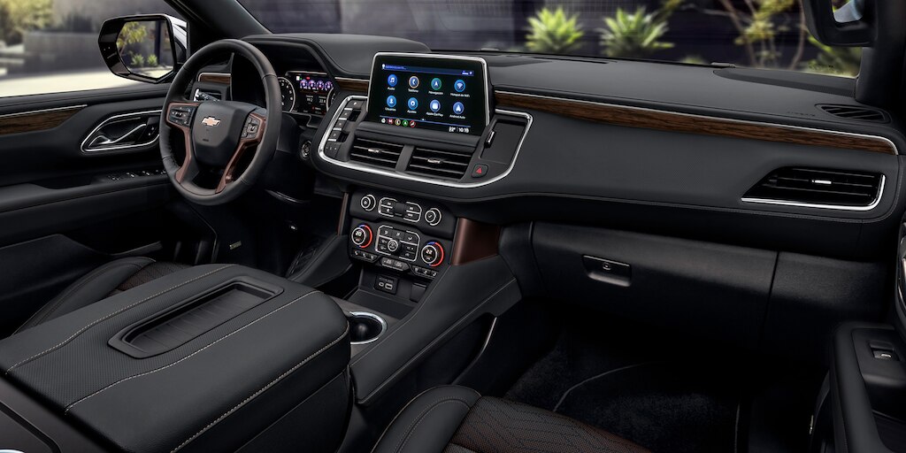 Chevrolet Suburban 2023, camioneta grande incluye sistema de infoentretenimiento con pantalla táctil a color de 10.2 pulgadas de alta resolución