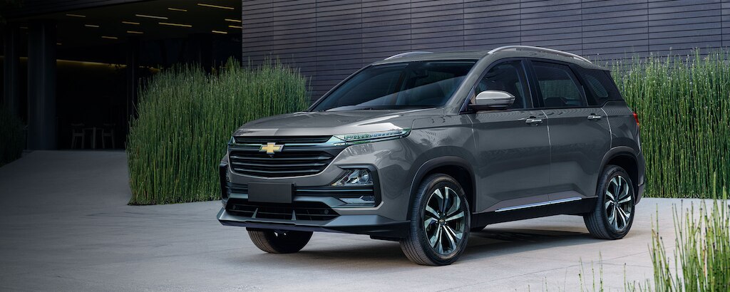 Chevrolet Captiva 2024, mejor camioneta SUV familiar con faros de halógeno, barras de techo y rines en aluminio de 18 pulgadas