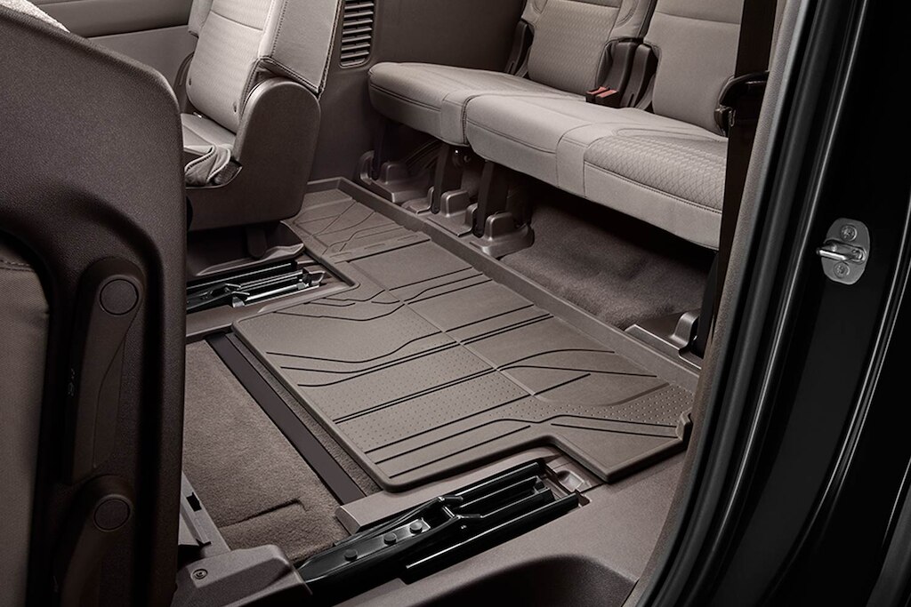 Tapete de vinil rígido para tercera fila en color café de tu Chevrolet Tahoe 2024