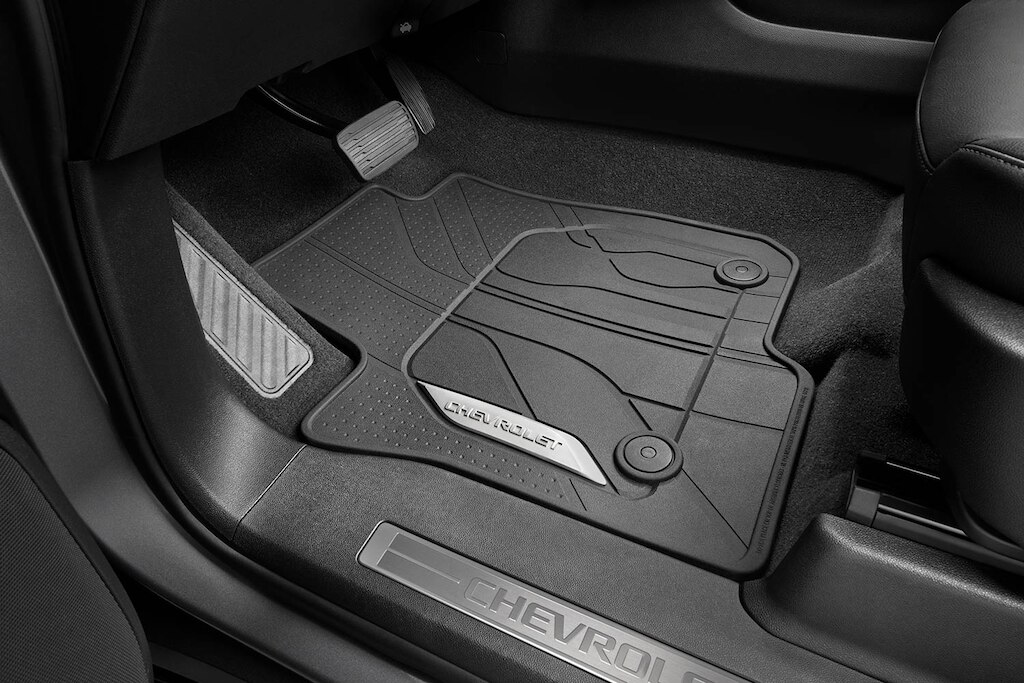 Tapete de vinil primera fila en color negro con logo Chevrolet para Tahoe 2024
