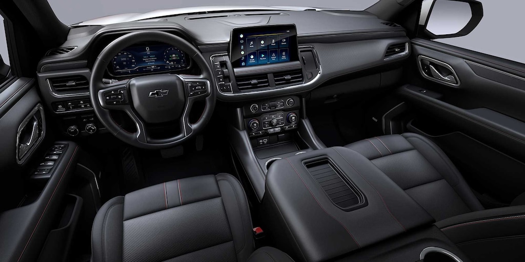 Chevrolet Tahoe 2024 con interior en color piel negra con costuras rojas