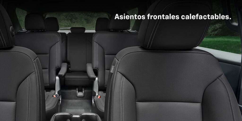 Nueva Chevrolet Traverse 2025, camioneta familiar con confortables asientos delanteros calefactables en piel color negro